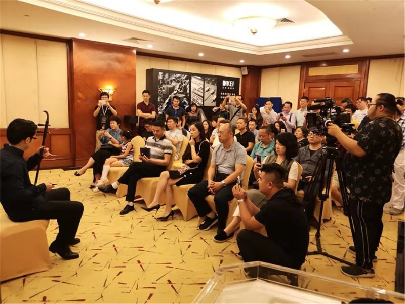 曲艺名家现场表演二胡演奏.jpg