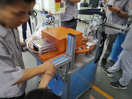 11月19日久巨直线式内磁磁路机发货05.jpg